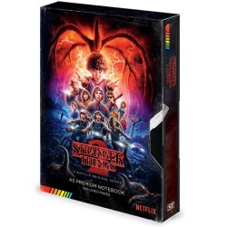 Anteckningsbok - Stranger Things 2 - ser ut som en VHS