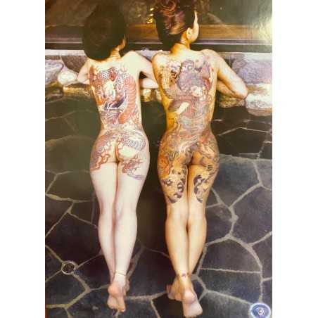 Tatuerade kvinnor i badhus