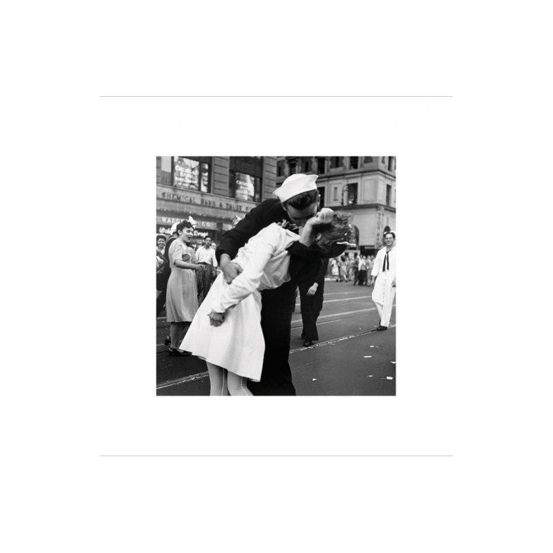 Wars End Kiss (New York City, 1945)