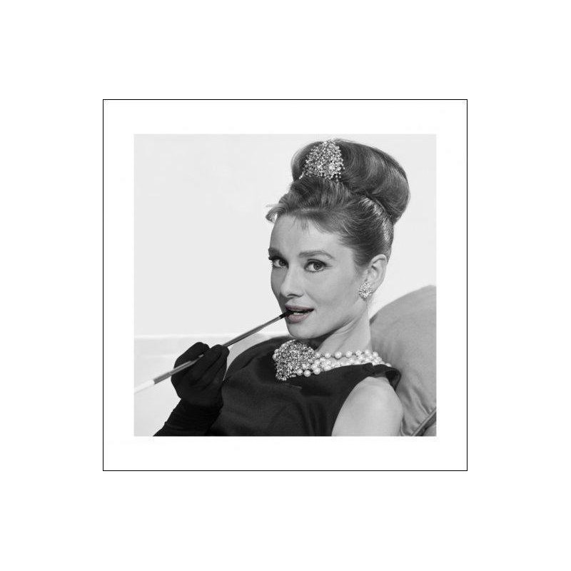 Audrey Hepburn - Cigarette